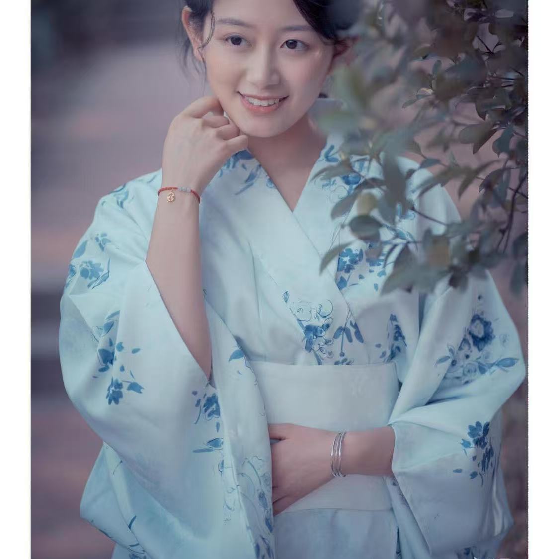 Photography Lighting For Clothing - Jasnoniebieskie kimono damskie, tradycyjna japońska odzież,